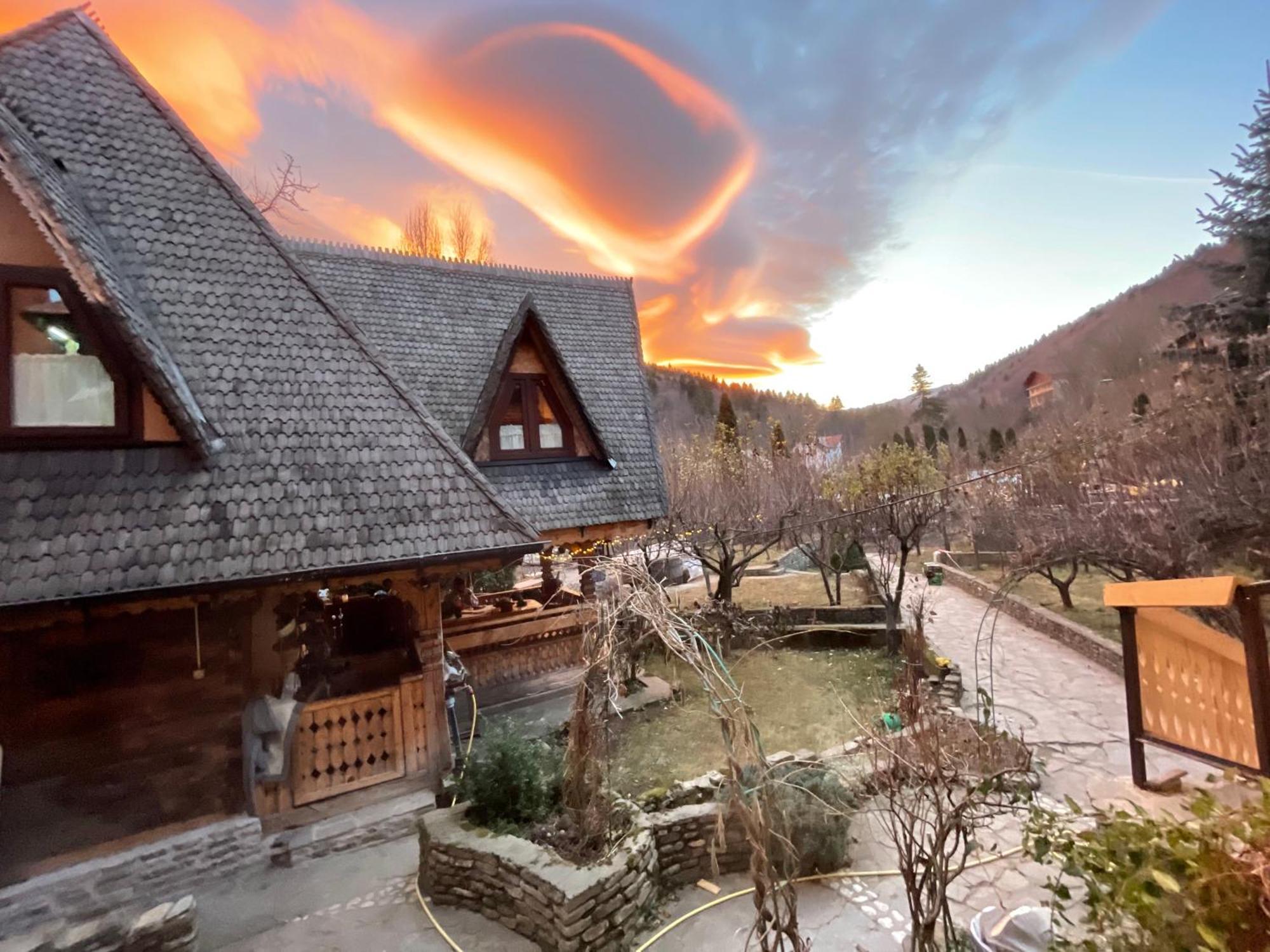 Suita Pin - Catun Sinaia Buitenkant foto